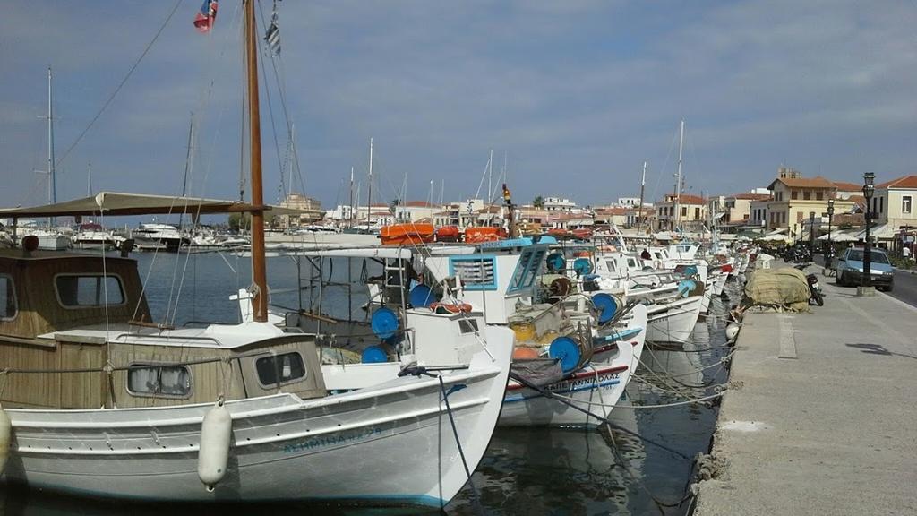 Апартаменты Aeginitiko Archontiko Aegina Экстерьер фото